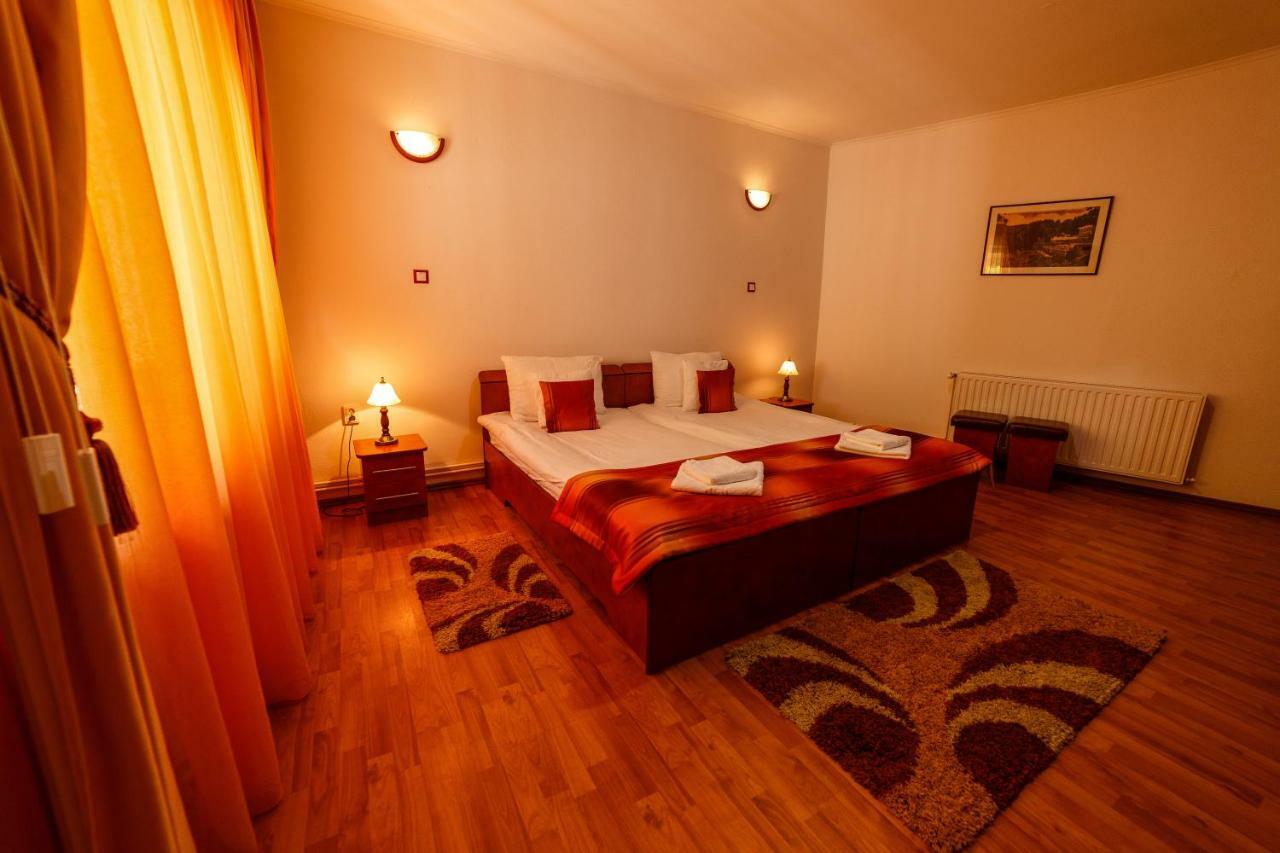 Pensiunea Eva Bed & Breakfast Совата Екстериор снимка