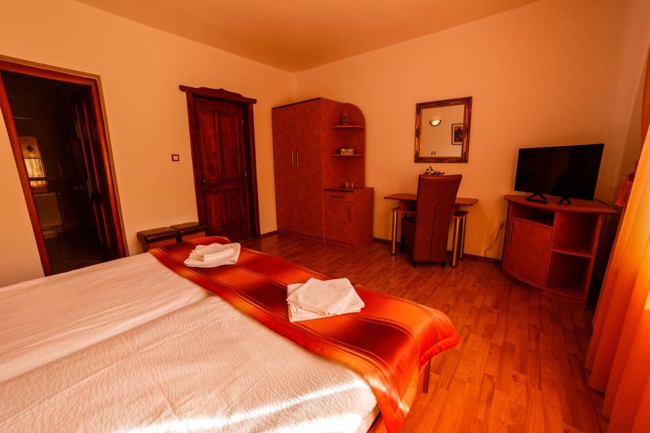 Pensiunea Eva Bed & Breakfast Совата Екстериор снимка