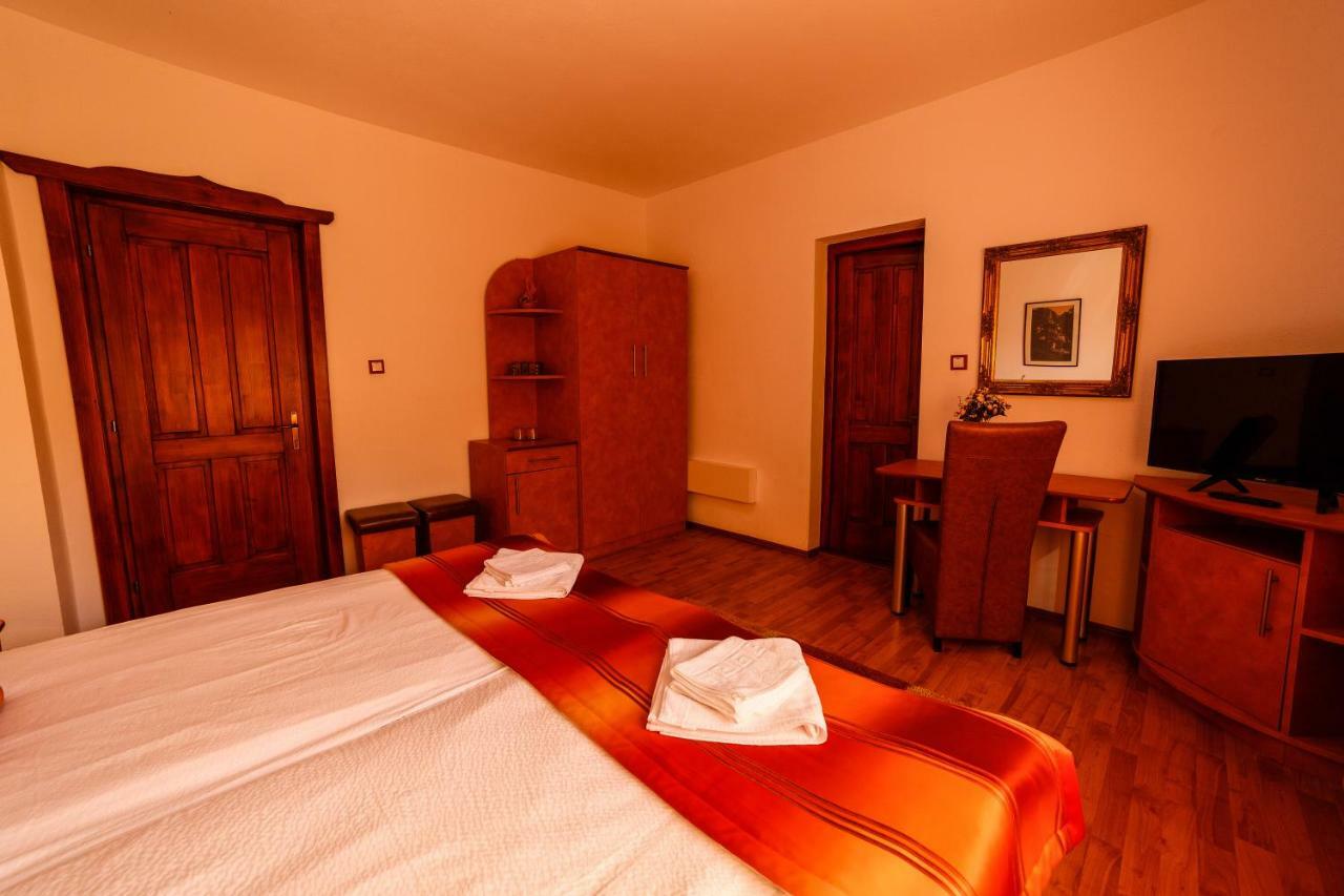 Pensiunea Eva Bed & Breakfast Совата Екстериор снимка