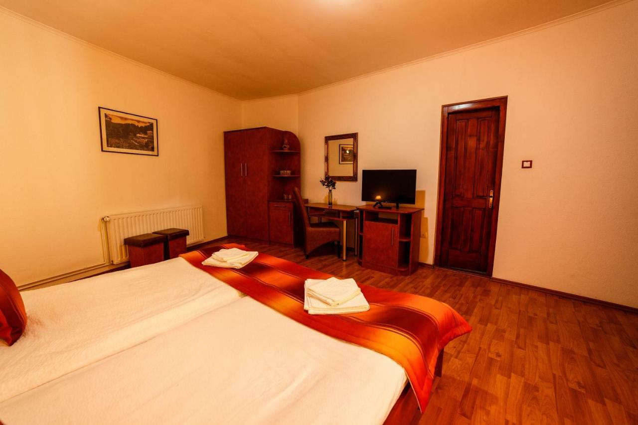 Pensiunea Eva Bed & Breakfast Совата Екстериор снимка