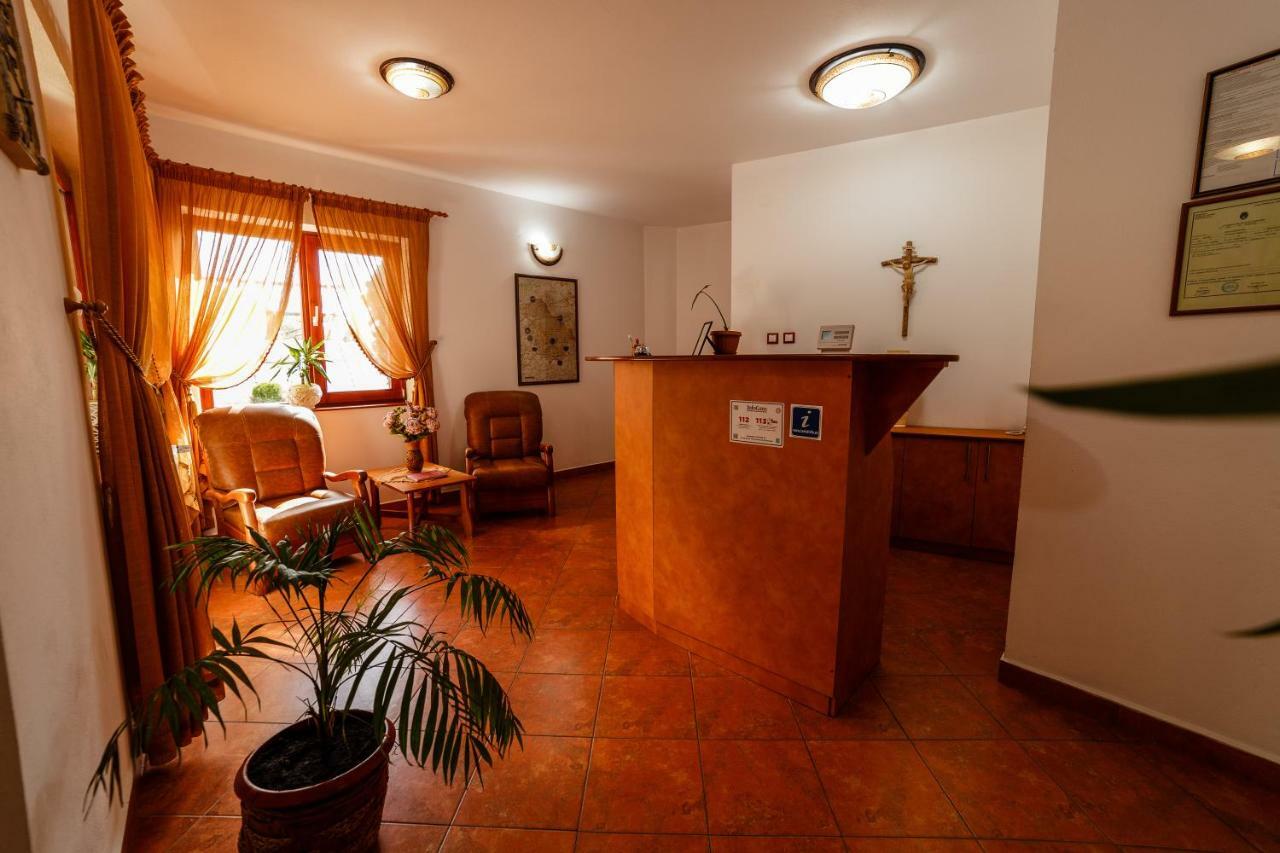 Pensiunea Eva Bed & Breakfast Совата Екстериор снимка