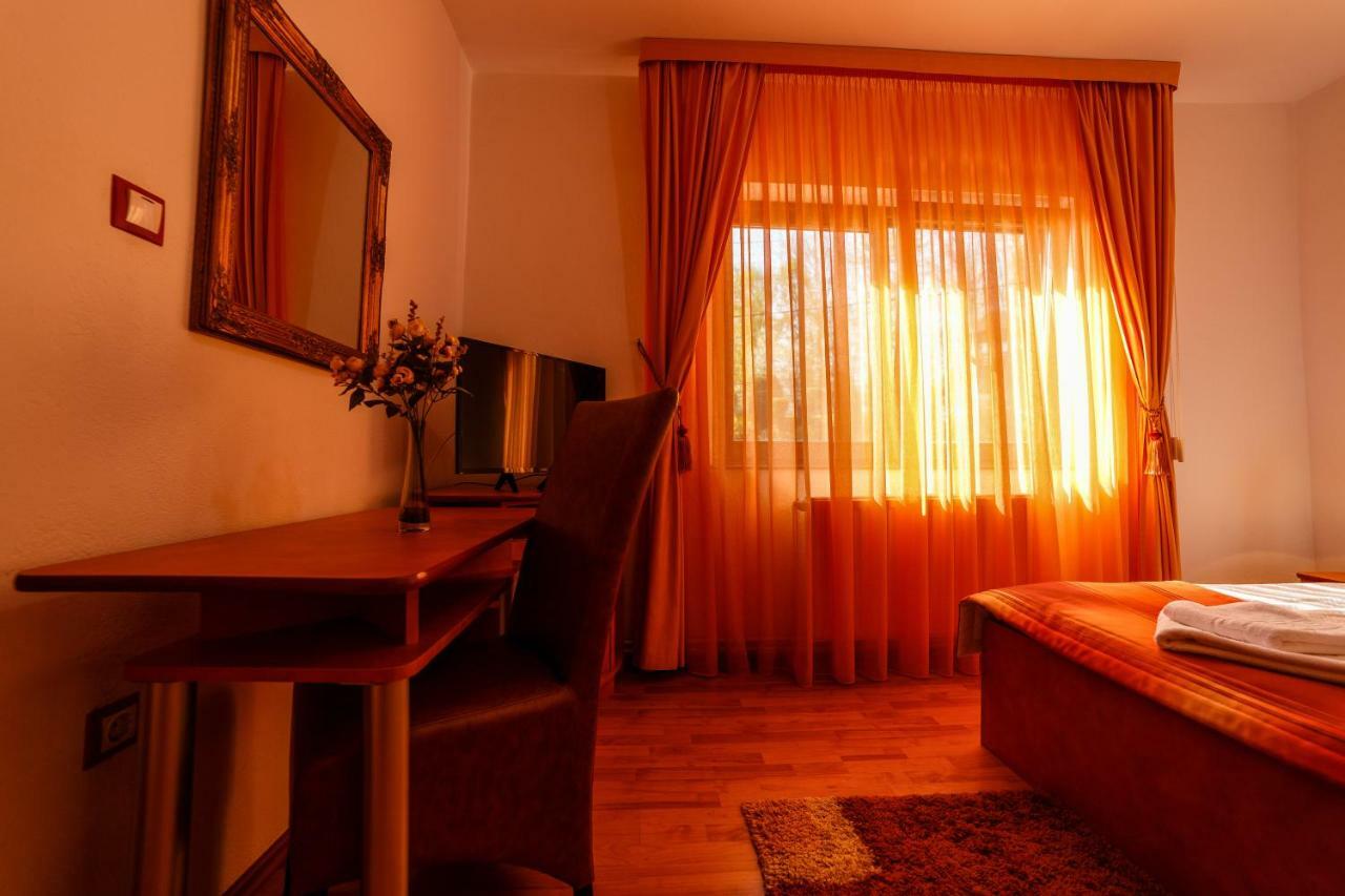 Pensiunea Eva Bed & Breakfast Совата Екстериор снимка